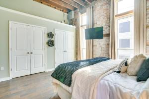 Dtwn Loft in the Heart of Monett Pets Welcome!