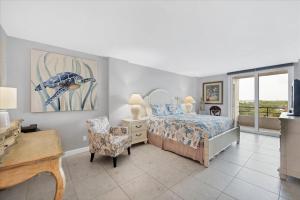 Anchorage Resort 8th floor condo in Siesta Key with private beach access pool boat dock 0894