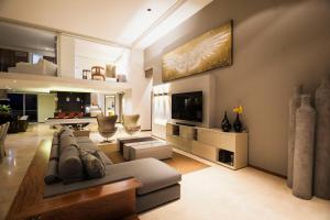 Luxury 6 Bedroom Floating Condo