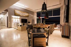 Luxury 6 Bedroom Floating Condo