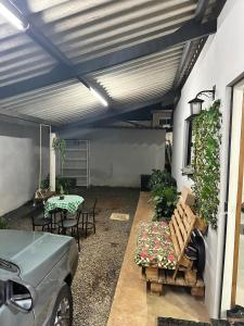 Casa novinha, com suite e garagem grande