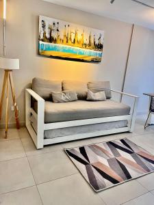 "The Best in the City" Hermoso departamento amplio, moderno y luminoso, ubicado en el centro de la ciudad, a pocas cuadras de peatonal Junin, a cuadras de plaza torrent y plaza la cruz, edificio moderno con ingreso digital, hasta 4 personas