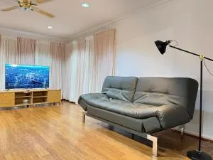 Hawker 4BR House - Higgins