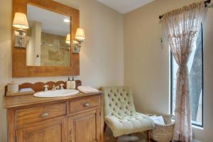 Two Bird Ranch, 5 acre Luxury and Peace Heat Pool