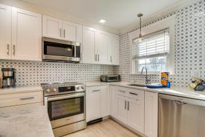 Bayfront Views! Luxe Home 4 Mi to Downtown St Pete