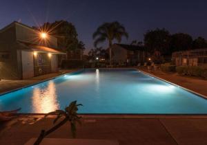 MagicwayVillas Micks ClockHouse Pool & Spa - Walk to Disneyland