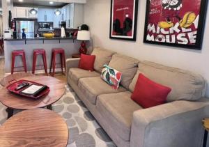 MagicwayVillas Micks ClockHouse Pool & Spa - Walk to Disneyland