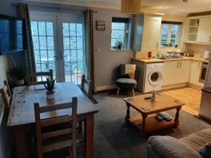 1 Bed Cornish Apartment Central Location Free Parking