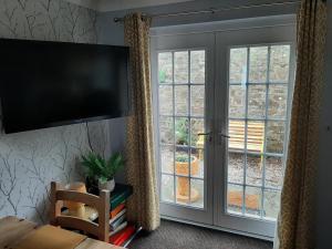 1 Bed Cornish Apartment Central Location Free Parking