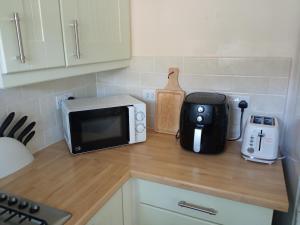 1 Bed Cornish Apartment Central Location Free Parking