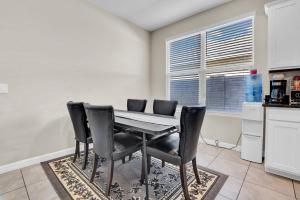 NEW Spacious 4-bedroom house in charming Phoenix with WiFi, AC