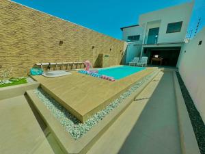 Bela acomodação em jacuipe com churrasqueira, piscina, mesa de sinuca e três quartos, dois sendo suítes! Além de muito espaço por toda a área!