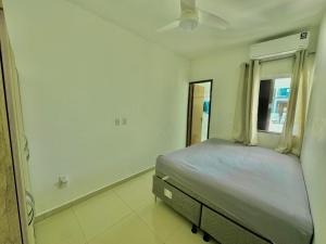 Bela acomodação em jacuipe com churrasqueira, piscina, mesa de sinuca e três quartos, dois sendo suítes! Além de muito espaço por toda a área!