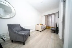 Beautiful Cosy 1 Bedroom Flat - Farnham Royal