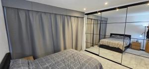 Double room, Cosy, gated drive, hot tub,