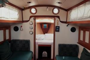 Cozy Lisbon Marina Sleepaboard - Sail Away