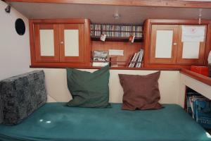 Cozy Lisbon Marina Sleepaboard - Sail Away