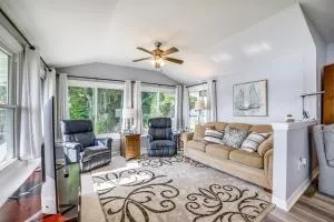 Quaint Olivet Cabin with Patio on Duck Lake! - Haslett