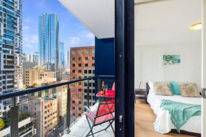 Melbourne CBD Apt With A C Balcony & Pool