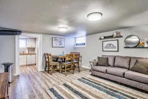 Olympic Flat Downtown w Hot Tub BBQ & Fire pit