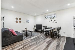 Basement Suite in Calgary - Short Drive to Banff