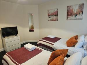 Victoria House - 3 Bedroom House sleeps 5 with WiFi and parking