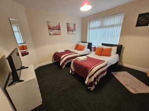 Victoria House - 3 Bedroom House sleeps 5 with WiFi and parking