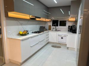 Apartamento alto padrão, Novo, quadra mar em Balneário Perequê, Porto Belo - SC