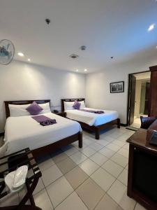 Log Cabin Hotel - Baguio