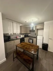 Home & Away - 北斯蒂福德