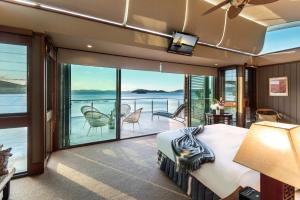 Yacht Club 19 - Ocean Front, Pool and 2 buggies