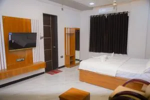 Pooja inn and restaurant - Indāpur