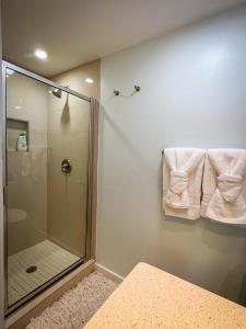 Modern beachside condo wHeated pool 2BR-2BA