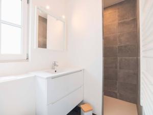 Appartements Appartement moderne en centre-ville du Touquet avec 2 chambres - FR-1-821-28 : photos des chambres