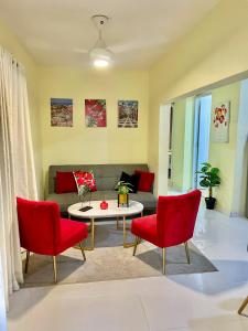 Air-conditioning , BBQ, Downtown city, just 3 minutes from the cable car and the beach