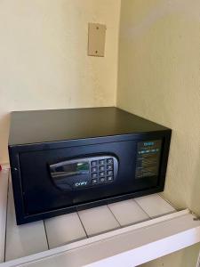 Air-conditioning , BBQ, Downtown city, just 3 minutes from the cable car and the beach