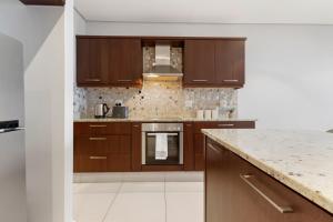 Stylish Umhlanga Rocks Stay - Balcony, Pool, Prime Location