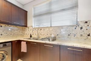 Stylish Umhlanga Rocks Stay - Balcony, Pool, Prime Location