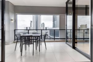 Stylish Umhlanga Rocks Stay - Balcony, Pool, Prime Location