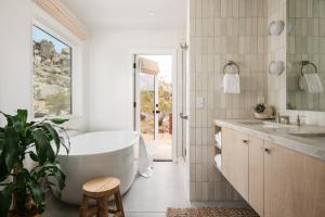 Luxe Boulder Hideaway Mins to JTNP 2 Acres
