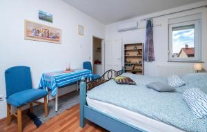 1 Bedroom Lovely Apartment In Barbariga 