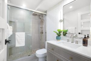 Renovated 1BR in Alii Kai with Split AC & Parking