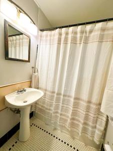 Peaceful Location Close to University & Hospitals