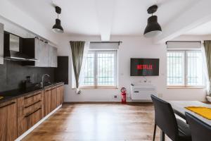 Close to Stadium & City Center - Modern Apartment