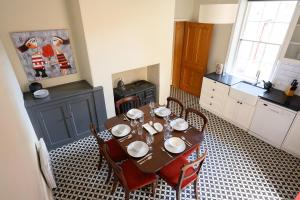 DeWitt Apartment - 3 Red Doors Battery Point