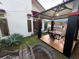 Tropica Villa, Kuningan