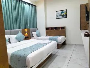 Hotel Paris Plaza - Sankeshvar