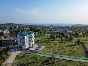 Dream Dhauladhar Escape