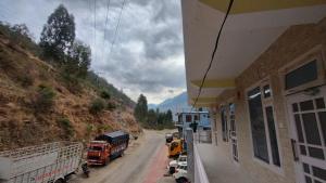 Katoch Apartments - Food & Stay