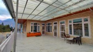 Katoch Apartments - Food & Stay